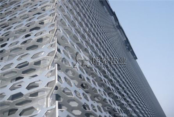 3104铝板卷在建筑行业的应用，厂家直供价格多少？